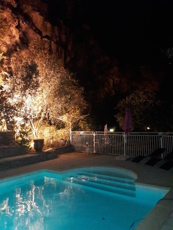 Domaine De La Carriere Bed & Breakfast Sumene ภายนอก รูปภาพ